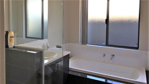 Perth Urban Vacation Home - Close To City & Airport - Tourism Search 1