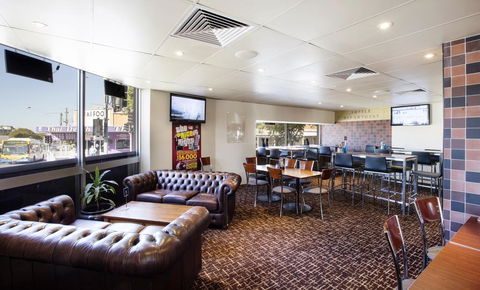 Prince Of Wales Hotel - Tourism Search 3