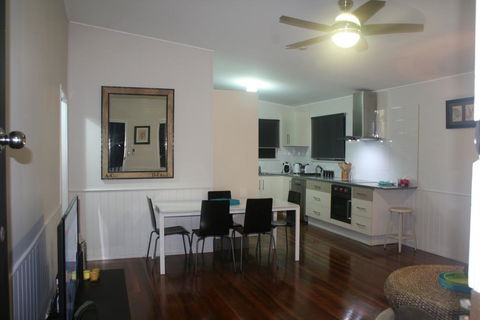 Redland BayBreeze - Tourism Search 0
