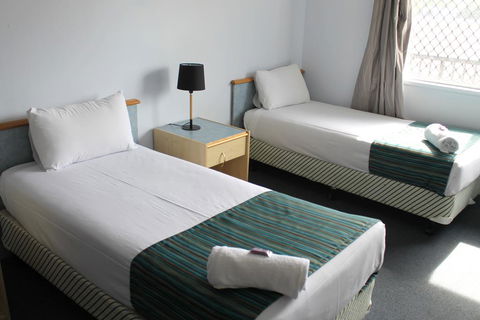 Rocky Glen Hotel Motel Gladstone - Tourism Search 1