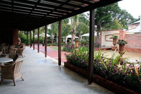 Rose & Crown Hotel - Tourism Search 3