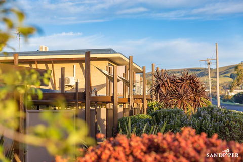 Sandpiper Motel - Tourism Search 0