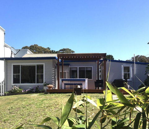 Shellharbour Beach Cottage - Walk Onto Patrolled Beach With Flags In Summer - Tourism Search 1