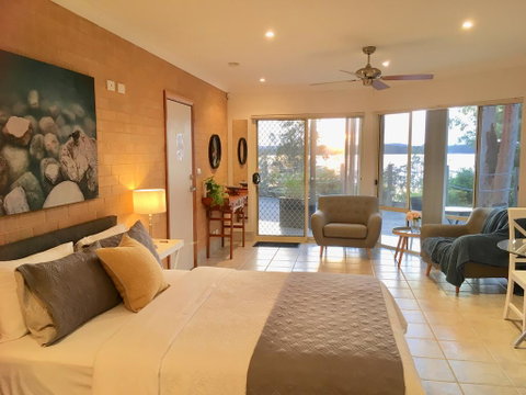 SilverWaters Waterfront Accommodation - Tourism Search 1