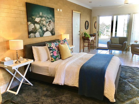 SilverWaters Waterfront Accommodation - Tourism Search 0