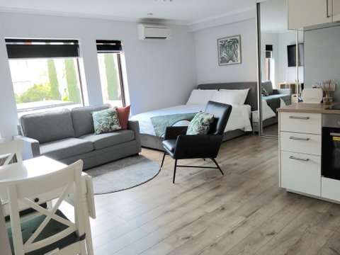 South Terrace 'Nesuto' + Smart TV + WiFi - Tourism Search 0