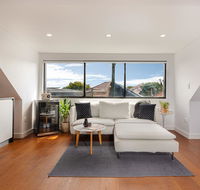 Spacious 2 Bed House 2 AC and Free Street Parking - Tourism Search