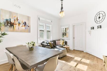 Spacious Harbour View 4bd Home In Sydney CBD - Tourism Search 0