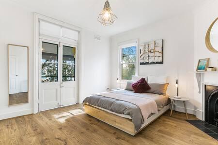 Spacious Harbour View 4bd Home In Sydney CBD - Tourism Search 3