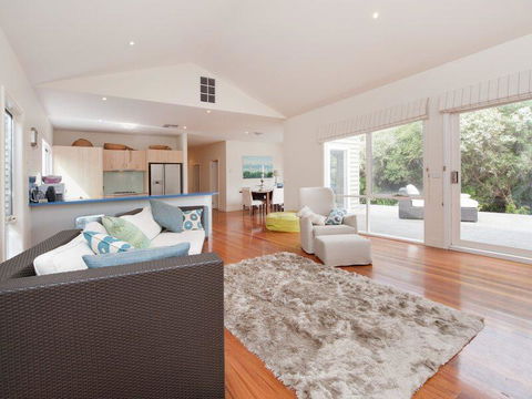 Stunning Seaside Escape - Tourism Search 3