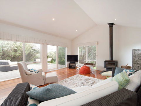 Stunning Seaside Escape - Tourism Search 1