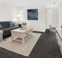 Stylish Split Level Apartment 13 Minutes From City - Tourism Search