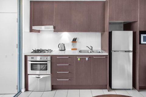 Stylish Split Level Apartment 13 Minutes From City - Tourism Search 3