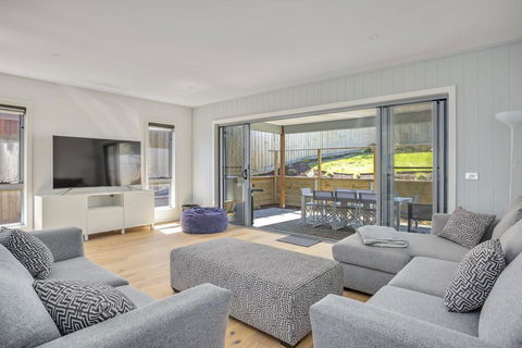 Sunshine Beach House: Brand New, Stunning - Tourism Search 0