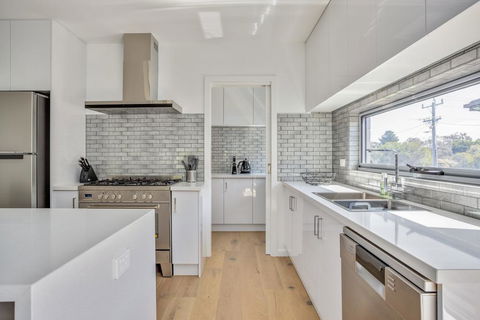 Sunshine Beach House: Brand New, Stunning - Tourism Search 3