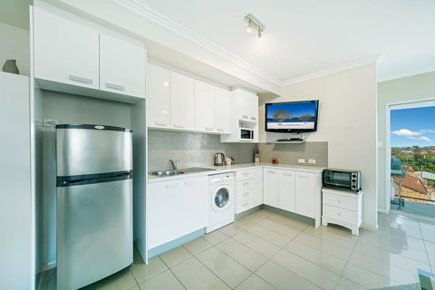 Suttons Beach Apartments - Tourism Search 3