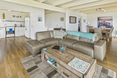 Tanjil - A Stroll From The Water In Paynesville - Tourism Search 3