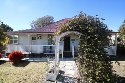 Tenterfield Historic C1895 Cottage - Tourism Search 1