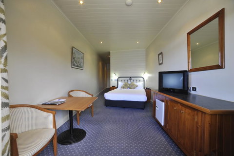 Strahan Village - Tourism Search 19