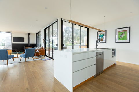 Blessington Beach Retreat - Tourism Search 8