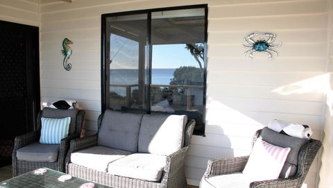 KINGFISHER COTTAGE Beachfront At The Binalong Bay - Tourism Search 7