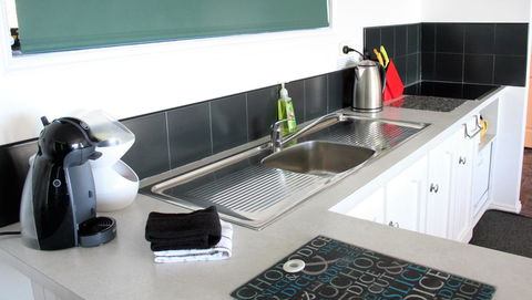 KINGFISHER COTTAGE Beachfront At The Binalong Bay - Tourism Search 18