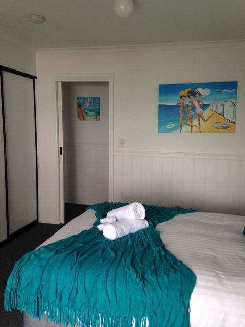 KINGFISHER COTTAGE Beachfront At The Binalong Bay - Tourism Search 25