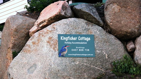 KINGFISHER COTTAGE Beachfront At The Binalong Bay - Tourism Search 15