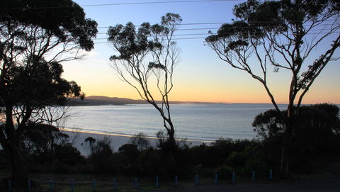KINGFISHER COTTAGE Beachfront At The Binalong Bay - Tourism Search 19