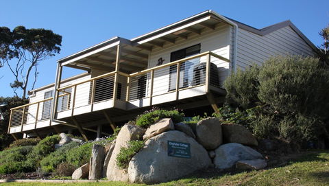 KINGFISHER COTTAGE Beachfront At The Binalong Bay - Tourism Search 0