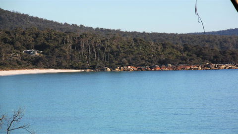 KINGFISHER COTTAGE Beachfront At The Binalong Bay - Tourism Search 12