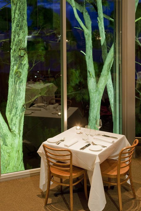 Chris\'s Beacon Point Restaurant & Villas - Tourism Search 11