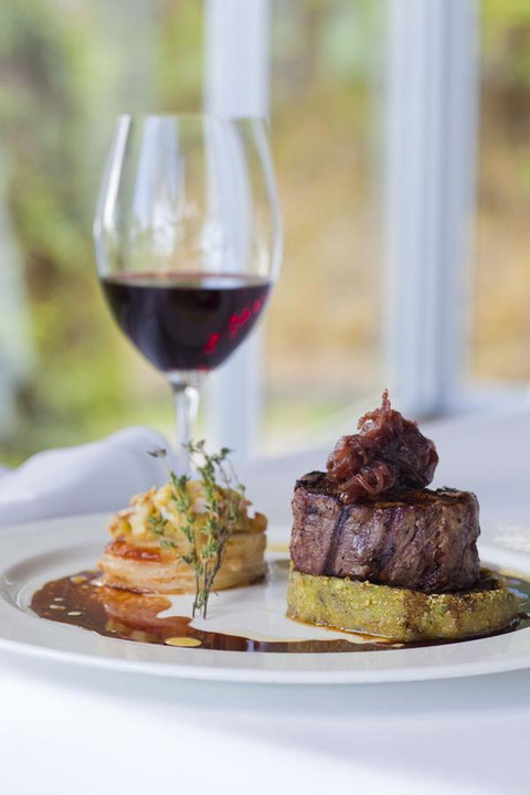 Chris\'s Beacon Point Restaurant & Villas - Tourism Search 10