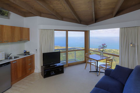 Chris\'s Beacon Point Restaurant & Villas - Tourism Search 5