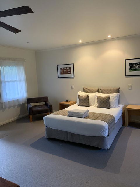 Dunkeld Studio Accommodation - Tourism Search 5