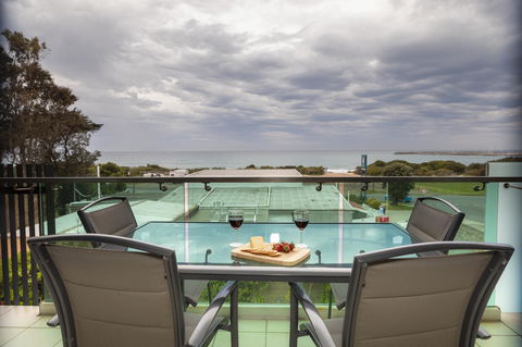 The Dolphin Apartments - Tourism Search 4