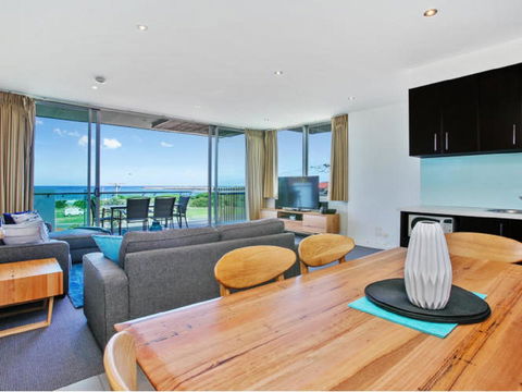 The Dolphin Apartments - Tourism Search 15