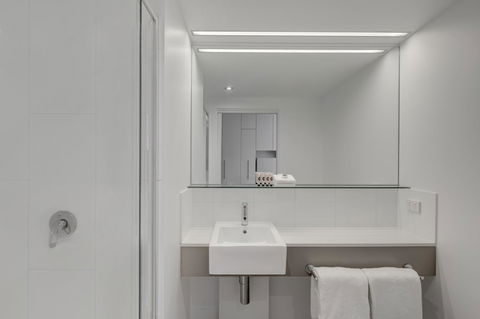 Travelodge Hotel Melbourne Docklands - Tourism Search 8