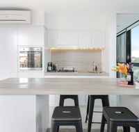 Modern Apartment in the heart of St Kilda - Tourism Search