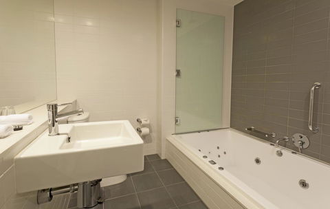 Causeway 353 Hotel - Tourism Search 9