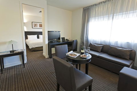 Causeway 353 Hotel - Tourism Search 10