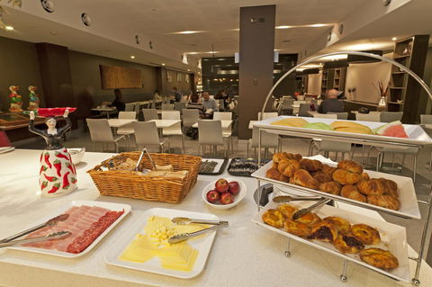 Causeway 353 Hotel - Tourism Search 16