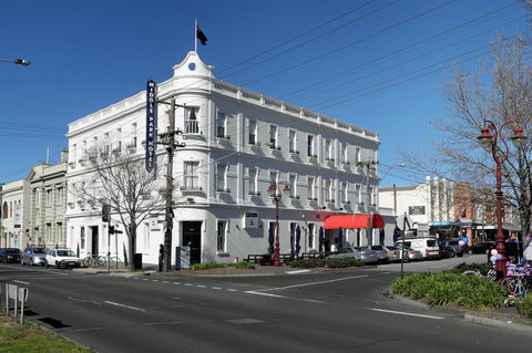 Middle Park Hotel - Tourism Search 7
