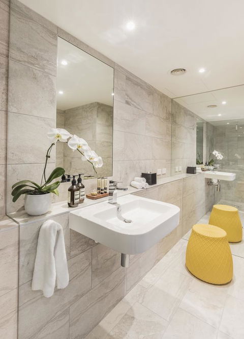 Quay West Suites Melbourne - Tourism Search 4