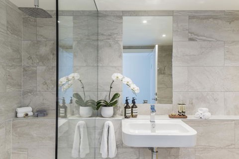 Quay West Suites Melbourne - Tourism Search 11