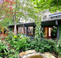 The Black Cockatoo - Secret Garden Mountains Home - Tourism Search