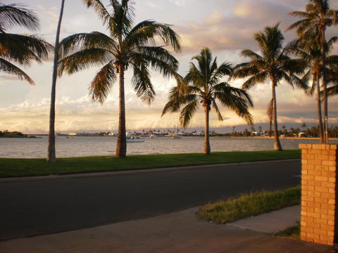 The Carnarvon Luxury Canal Home - Tourism Search 1