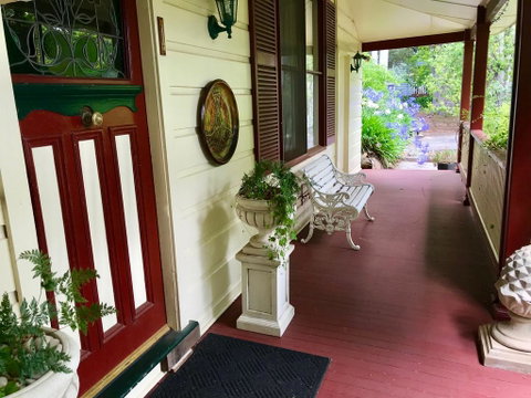 The Chalet Guesthouse And Studio - Tourism Search 0