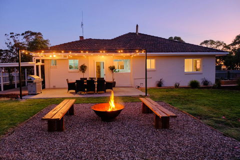 The Farmhouse. - Tourism Search 0