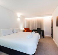 The Nest - Spacious Studio on Newcastle St with Roof Terrace - Tourism Search